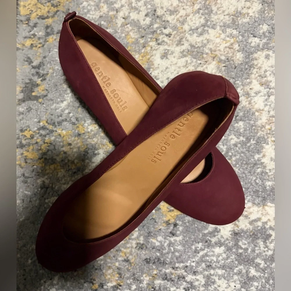 Gentle Souls Women's Maroon Loafers like new